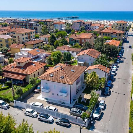 Villa Amelia Rooms Marina di Pietrasanta Exteriör bild