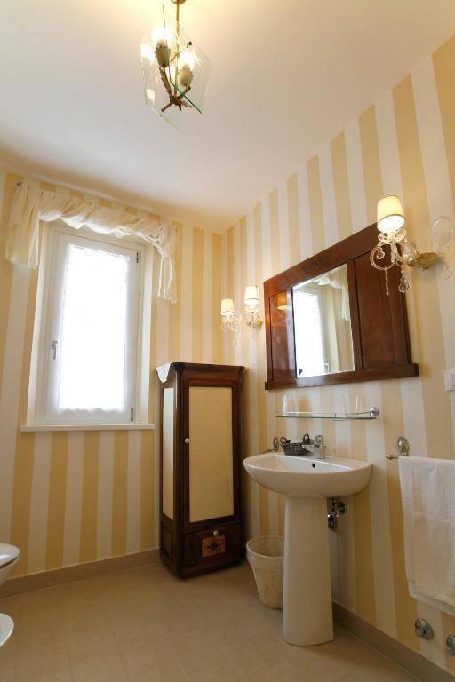 Villa Amelia Rooms Marina di Pietrasanta Rum bild